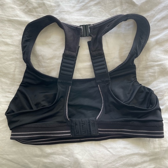 Shock absorber sports bra - Picture 1 of 4